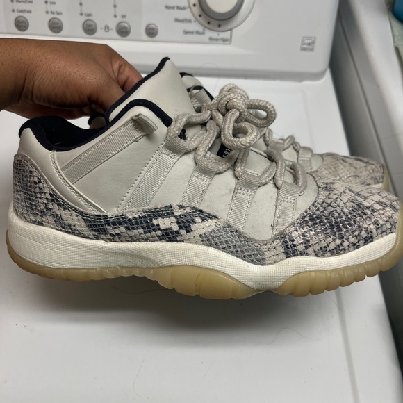 Jordan 11 Retro Low Snake Light Bone - Picture 4 of 6